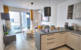 Bright And Beautifully Furnished Apartment Close To Seafront Bfra1-2